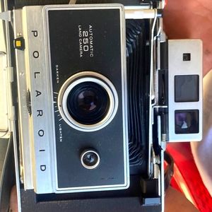 Polaroid 250 automatic land camera